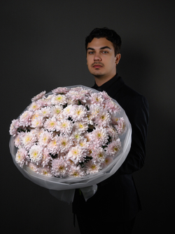 Моно букет из 15 цветных хризантем