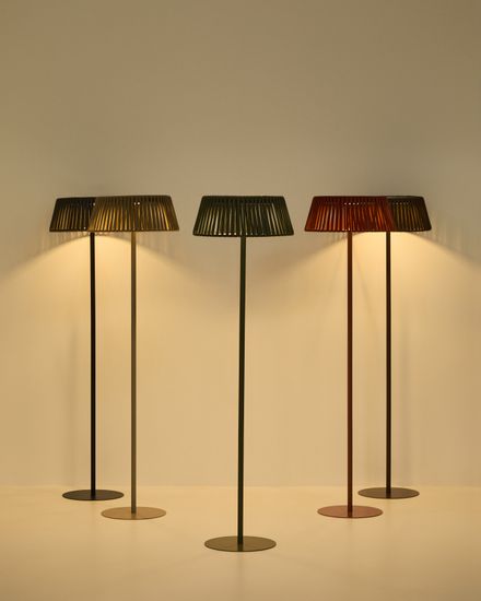 Уличный торшер Aldet на солнечных батареях черный, диаметр 46 см