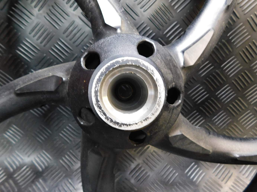 Колесо переднее Yamaha XVS1300 051687