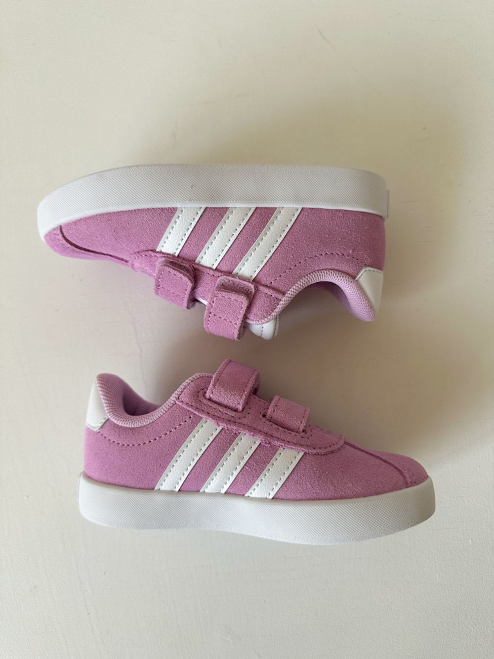 Новые замшевые кеды Adidas, 25