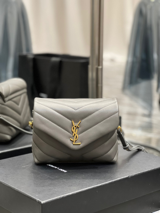 Saint Laurent Loulou 20 cm