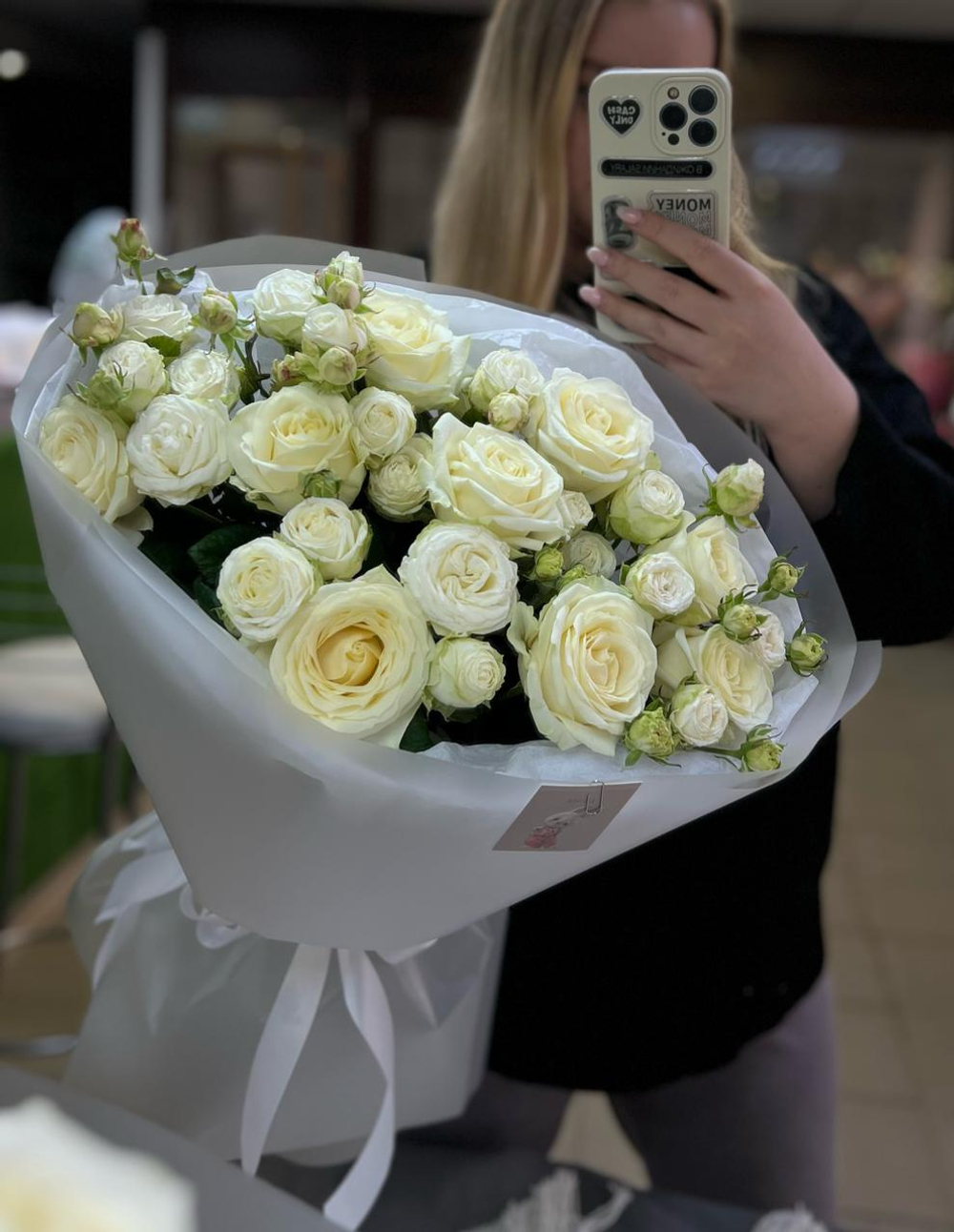 Букет с кустовыми и одноголовыми розами