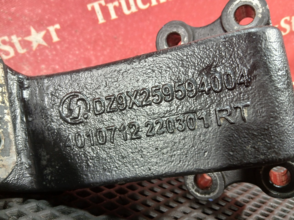 Кронштейн двигателя передний левый