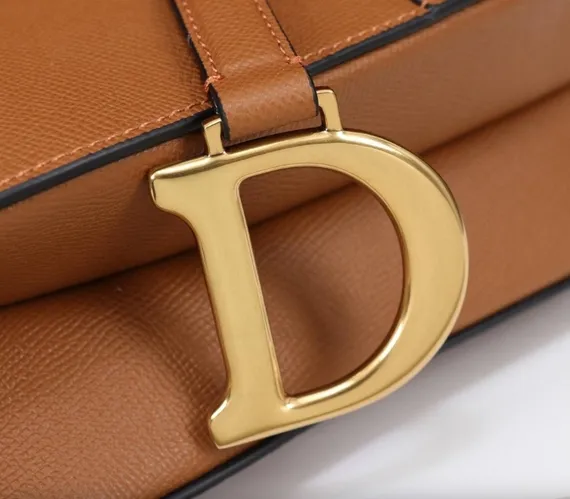 Сумка Dior Saddle с ремнем коричневый