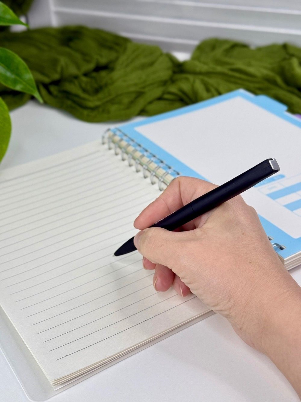 Блокнот тетрадь с разделителями формат В5 175х250 мм 110 листов персиковый (3967-8)