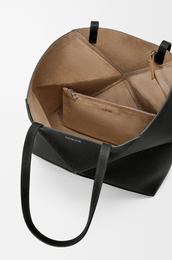 Loewe Средняя сумка-тоут Puzzle Fold из мягкой зернистой телячьей кожи, черный