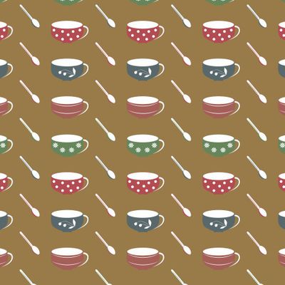 Чашки на светло-коричневом.