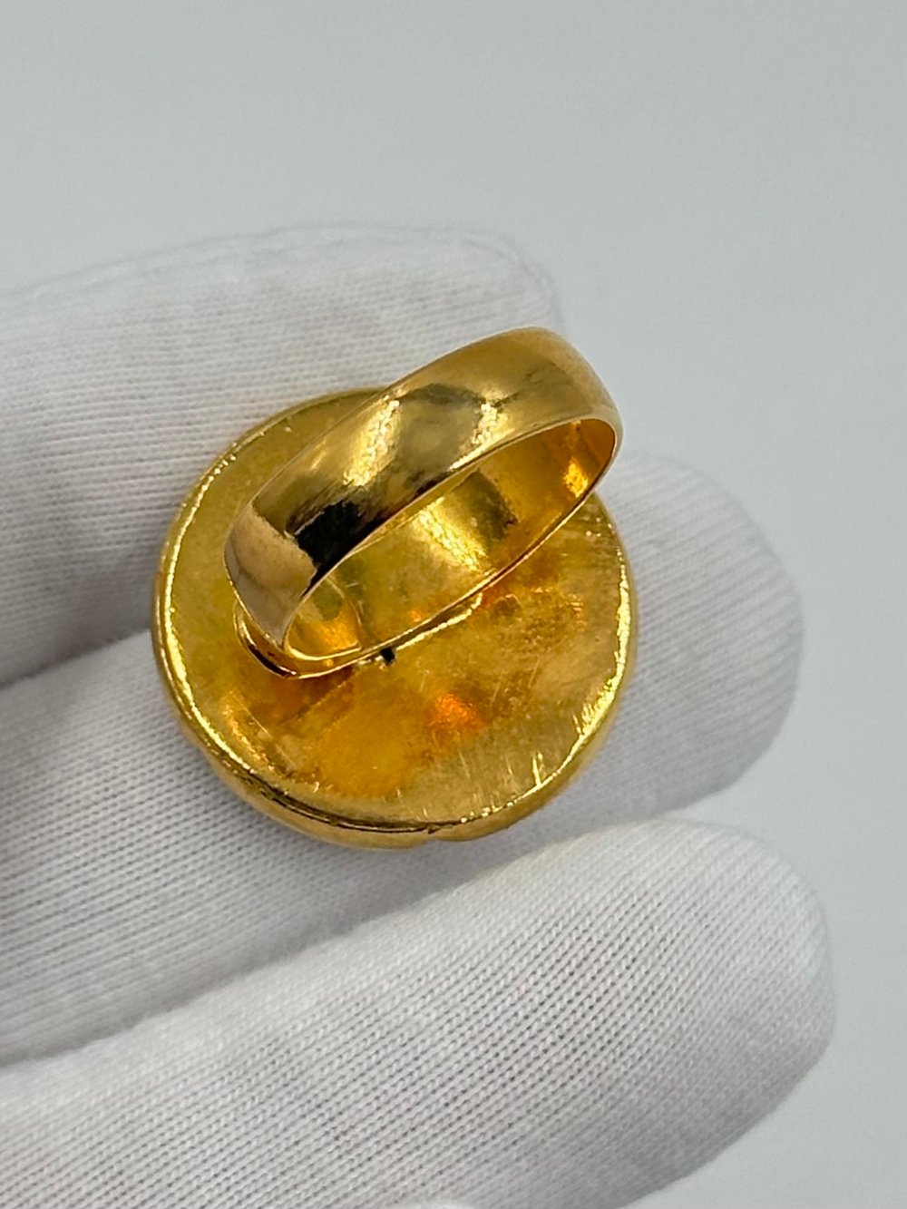 Кольцо с красными кристаллами