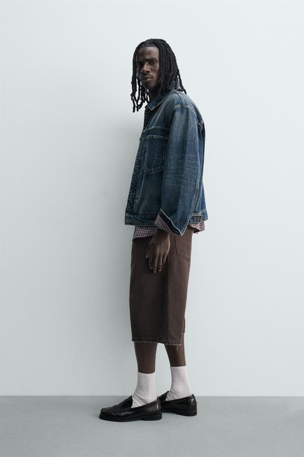 ZARA ДЖИНСОВЫЕ ШОРТЫ RELAXED FIT, КОРИЧНЕВЫЙ
