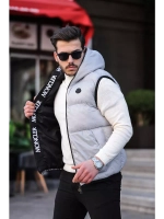 Жилет с капюшоном безрукавка утепленная