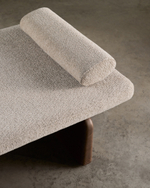 Кушетка Topaz из из бежевого шенилла с массивом ясеня в отделке под орех 200 см