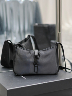Saint Laurent Le 5 à 7 Hobo Bag