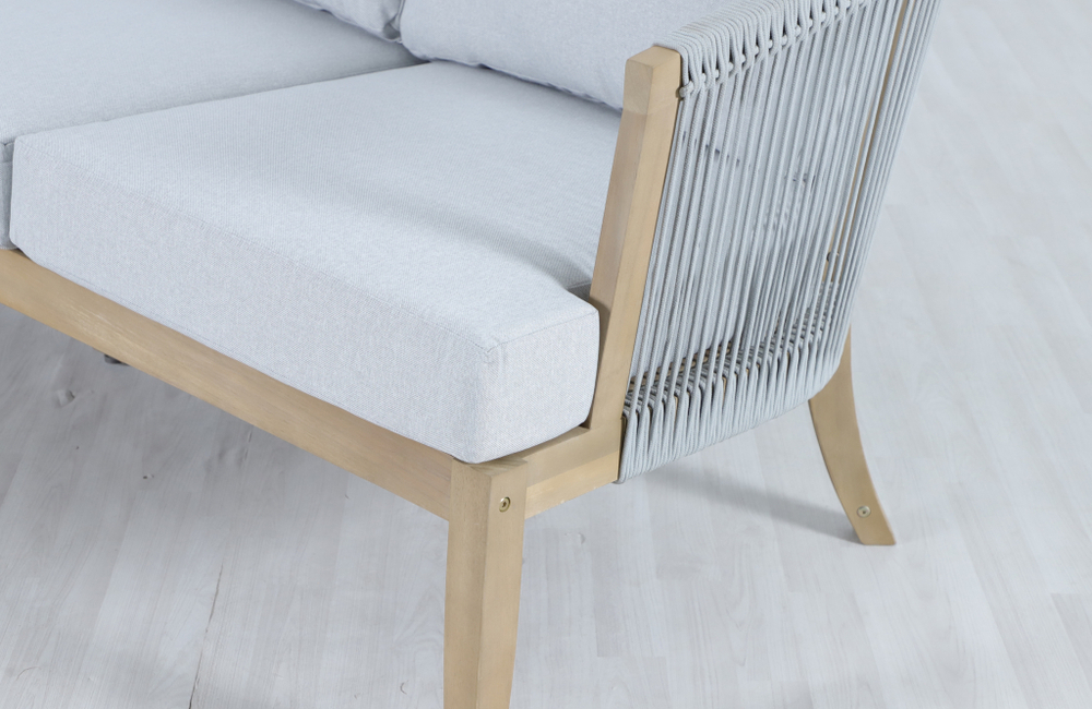 Диван деревянный трехместный Tagliamento Veneto, светлый тик, серый