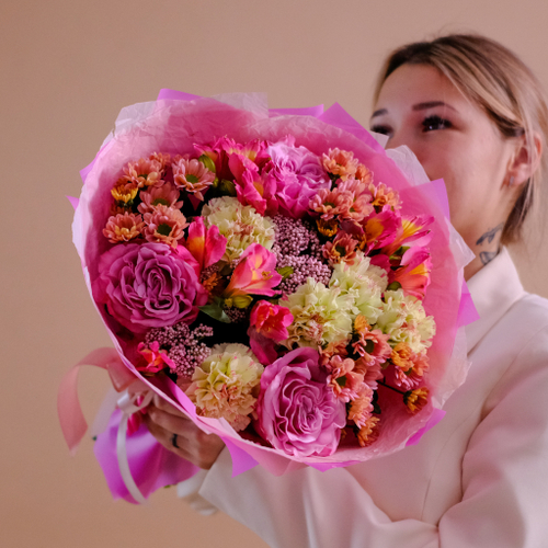 Купить Яркий букет с пионовидными розами #951
