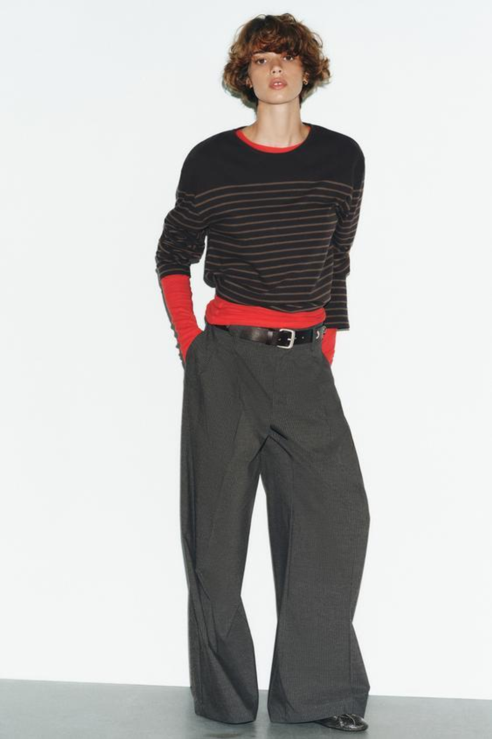 ZARA БРЮКИ С ЗАЩИПАМИ И КЛАПАНАМИ, ТЕМНО-СЕРЫЙ