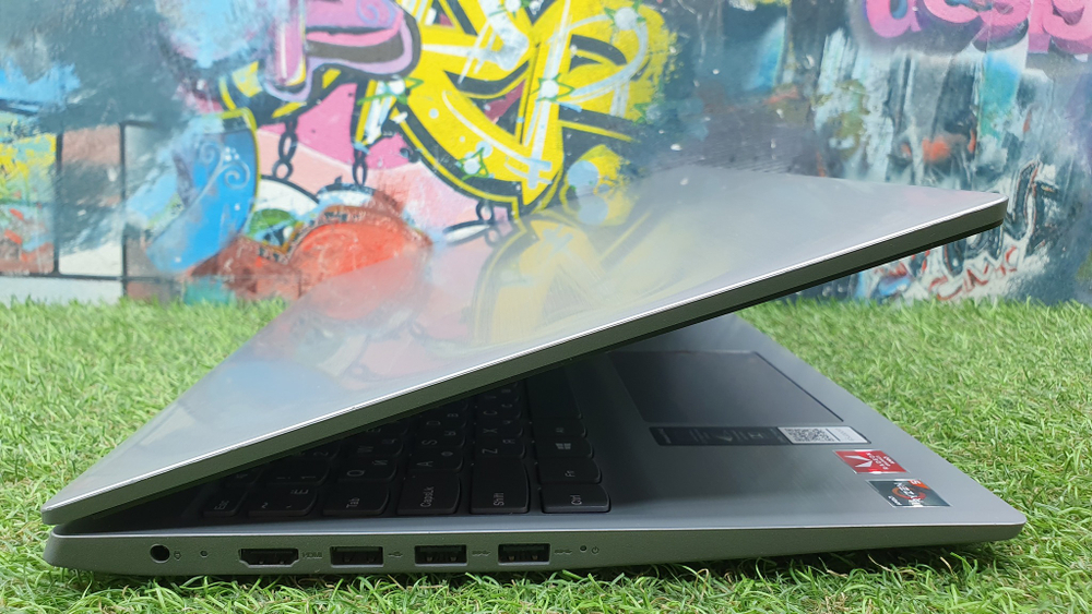 Ноутбук Lenovo  Ryzen 5/8 Gb/FHD