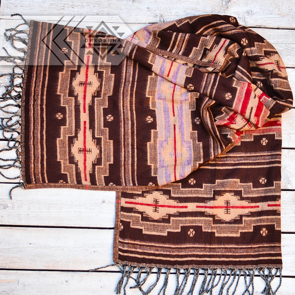 Шерстяной палантин с этно орнаментом