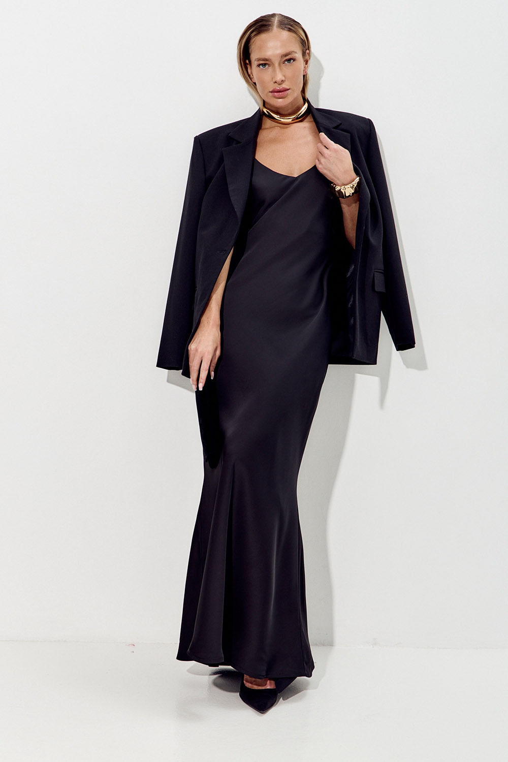 Платье из атласа в бельевом стиле черного цвета