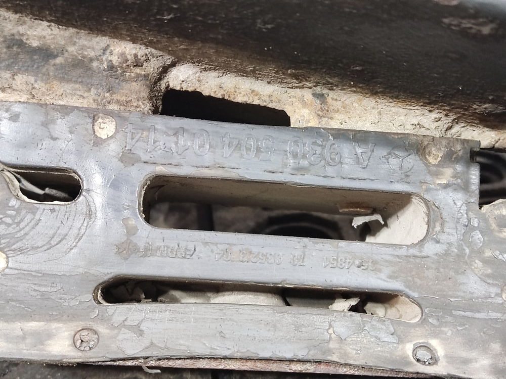 Кронштейн передней рессоры левый