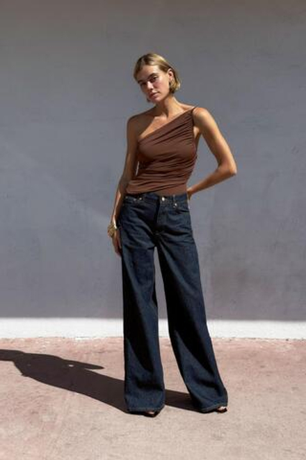 ZARA АСИММЕТРИЧНОЕ БОДИ СО СБОРКАМИ, КОРИЧНЕВЫЙ