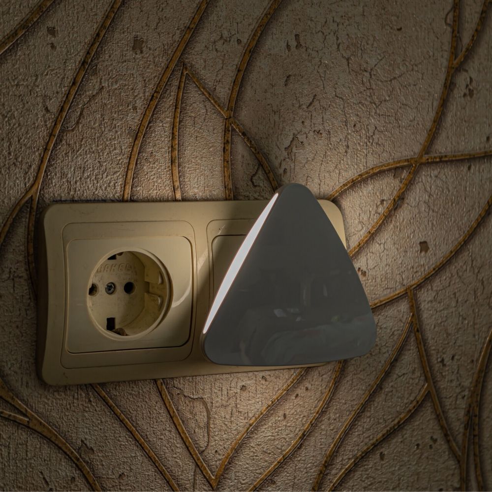 DTL-320 Треугольник-White-Sensor Светильник-ночник. С фотосенсором день-ночь. Белый. ТМ Uniel