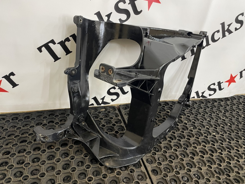 Кронштейн фары правой 2018г.