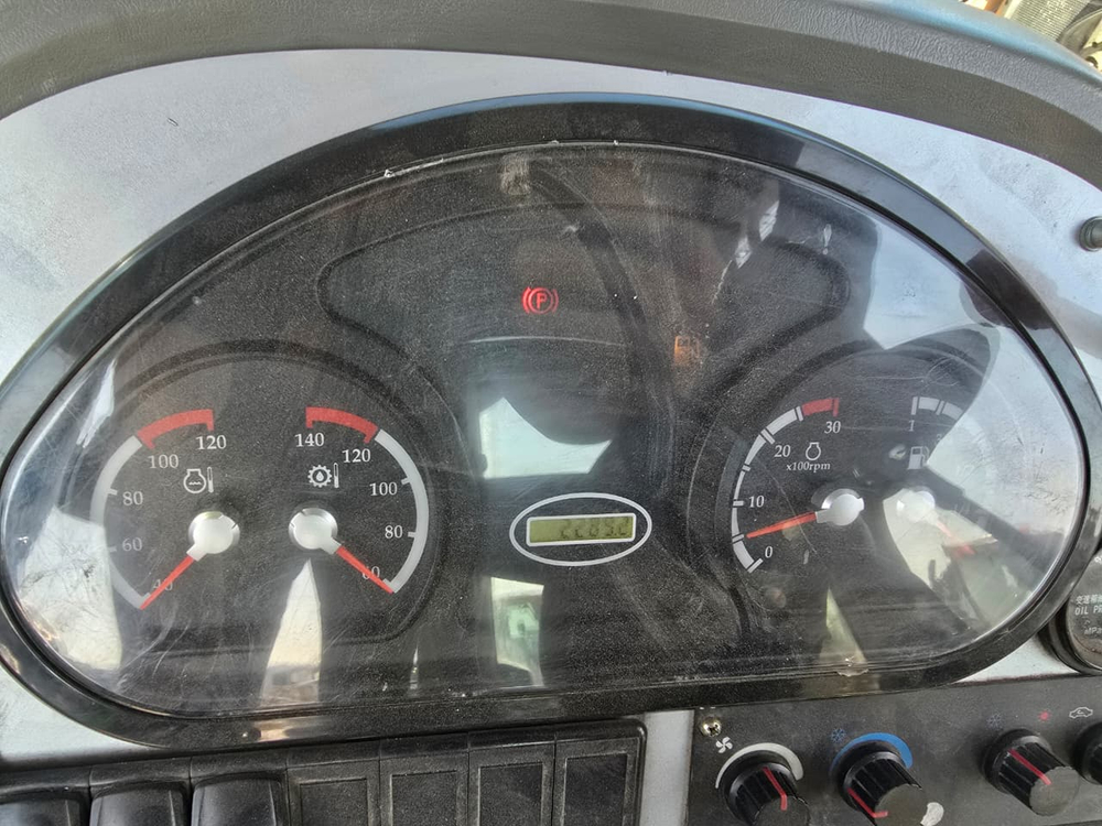 REDSTAR T28* Экскаватор-погрузчик T28/28 (Дизельный, 4,8 л, 102 л.с., АТ)