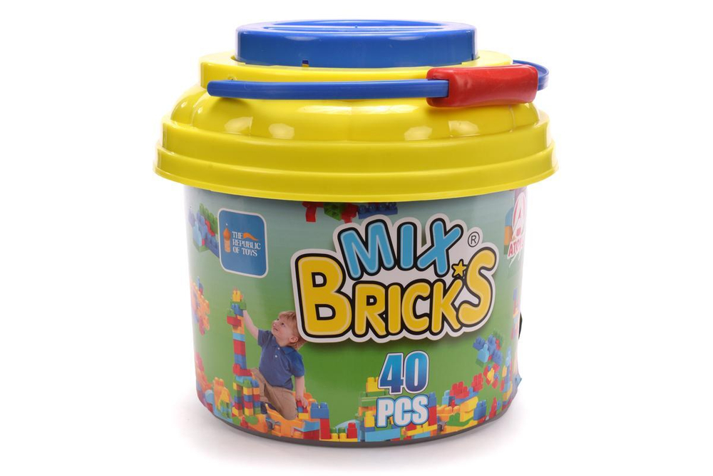 Пластмассовый игрушечный набор "Конструктор ведро 40 детали"