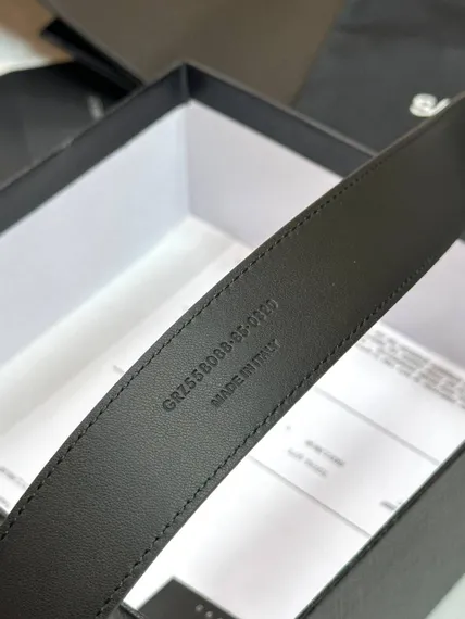 Ремень SAINT LAURENT из замши с пряжкой CASSANDRE