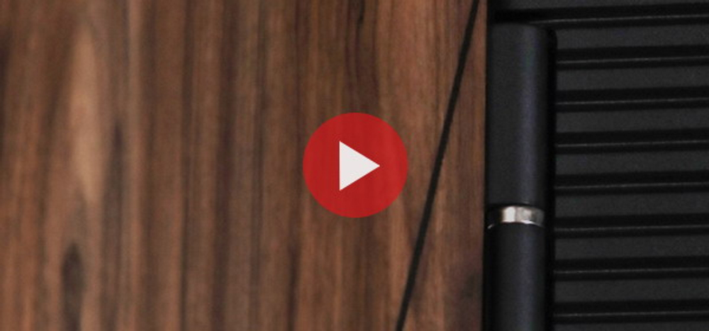 Стальная дверь "Берилл" с зеркалом (умная дверная ручка). Заказная модель.