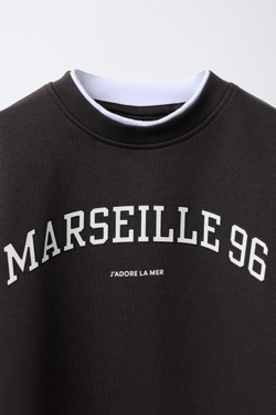 ZARA КОМПЛЕКТ ИЗ ТОЛСТОВКИ И РАСКЛЕШЕННЫХ ЛЕГИНСОВ С НАДПИСЬЮ, КОРИЧНЕВЫЙ