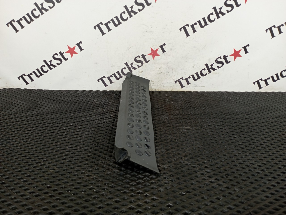 Накладка порога правого