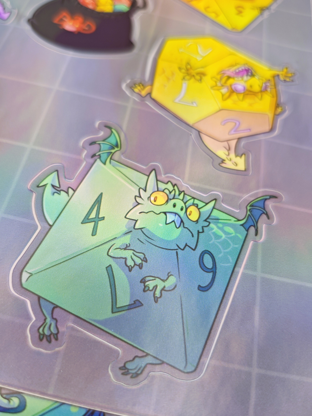 Стикерпак «Драконы-кубы»