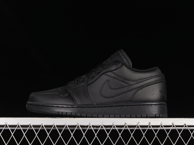 Jordan 1 Low Triple Black
