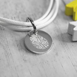 Кожаный браслет шнурок с гравировкой отпечатка на заказ