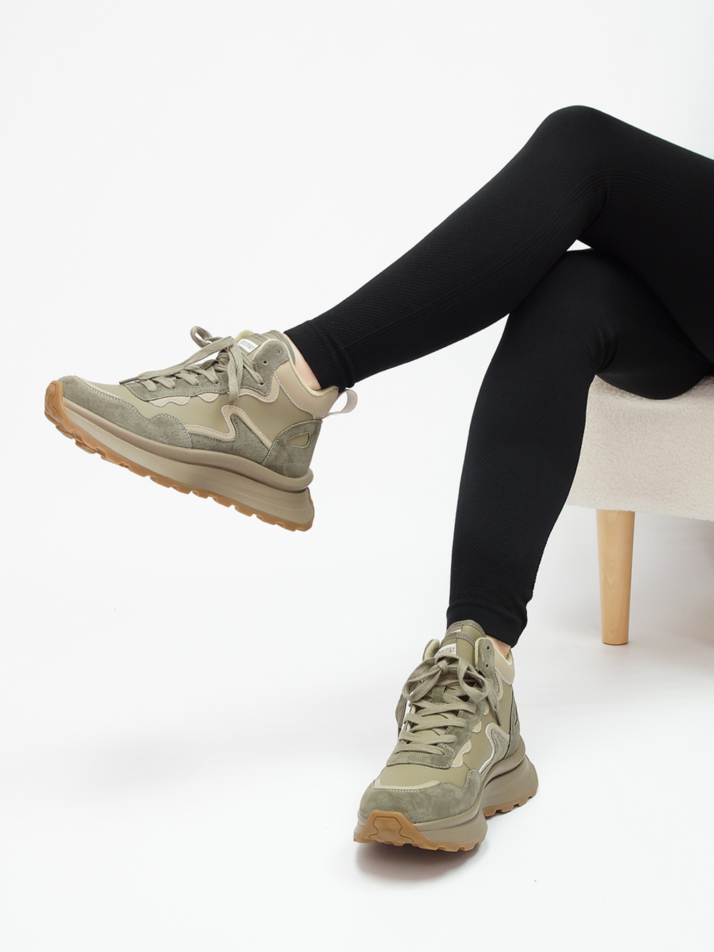 Кроссовки женские демисезонные