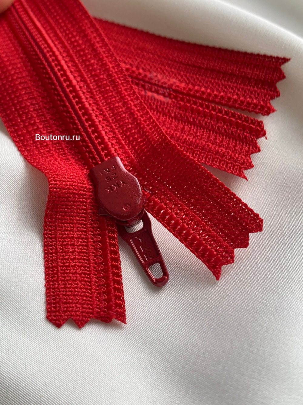 Молния YKK витая неразъемная плоская тип 3, алая 519