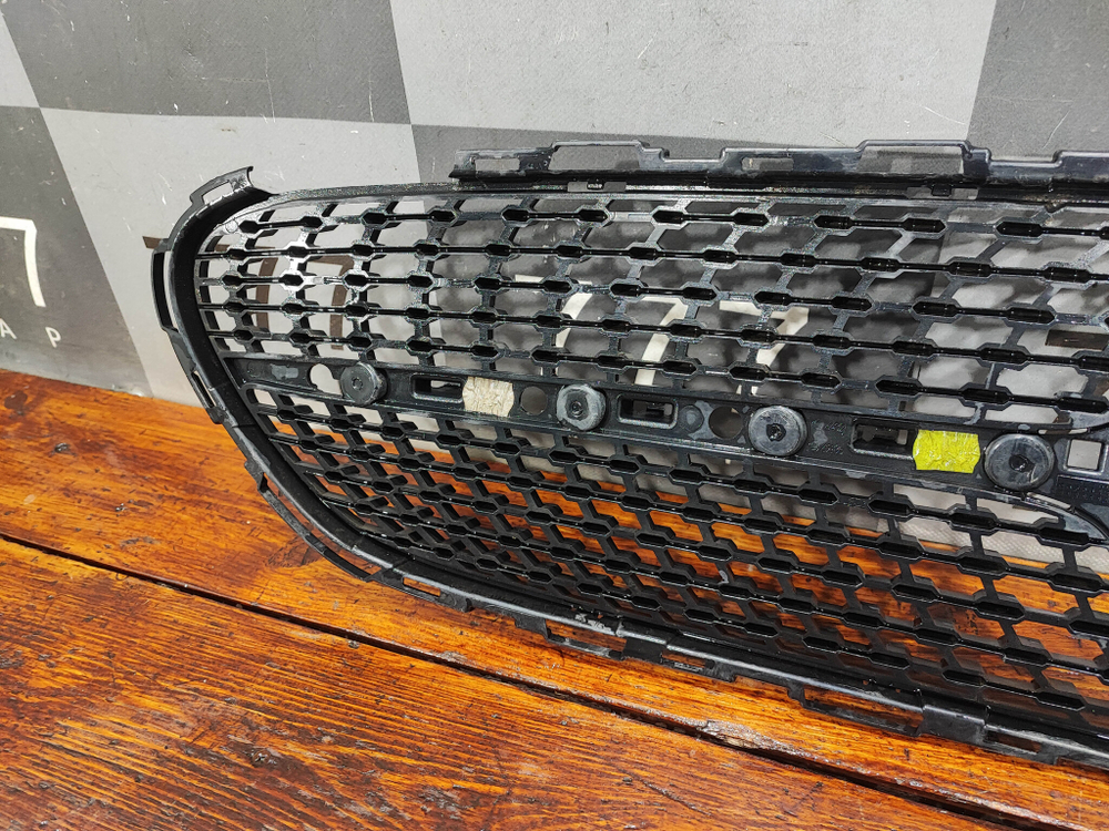 Решетка радиатора Mercedes E-Class (W213) 20-нв Б/У Оригинал A2138886400