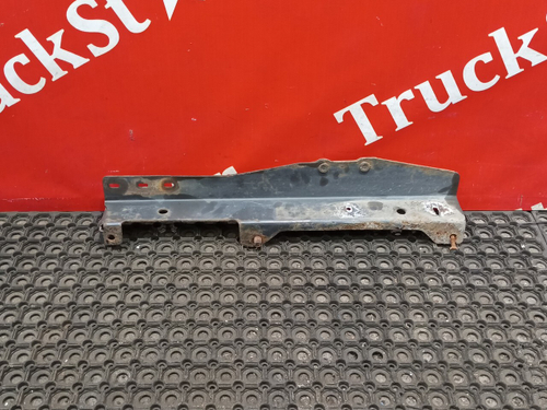 Кронштейн бампера правый