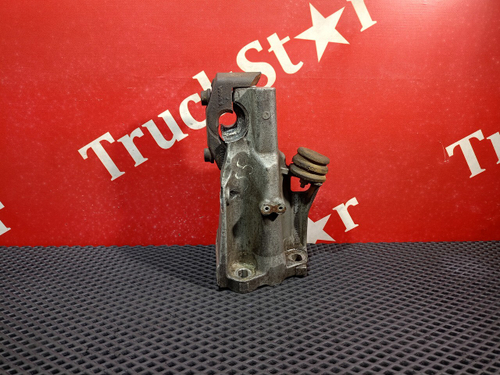 Кронштейн торсиона левый