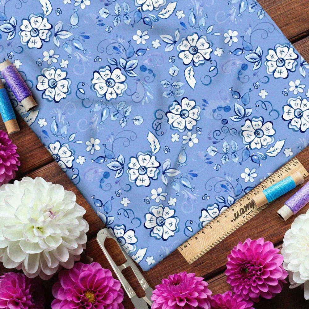 Ткань муслин редкие элементы гжели на голубом фоне