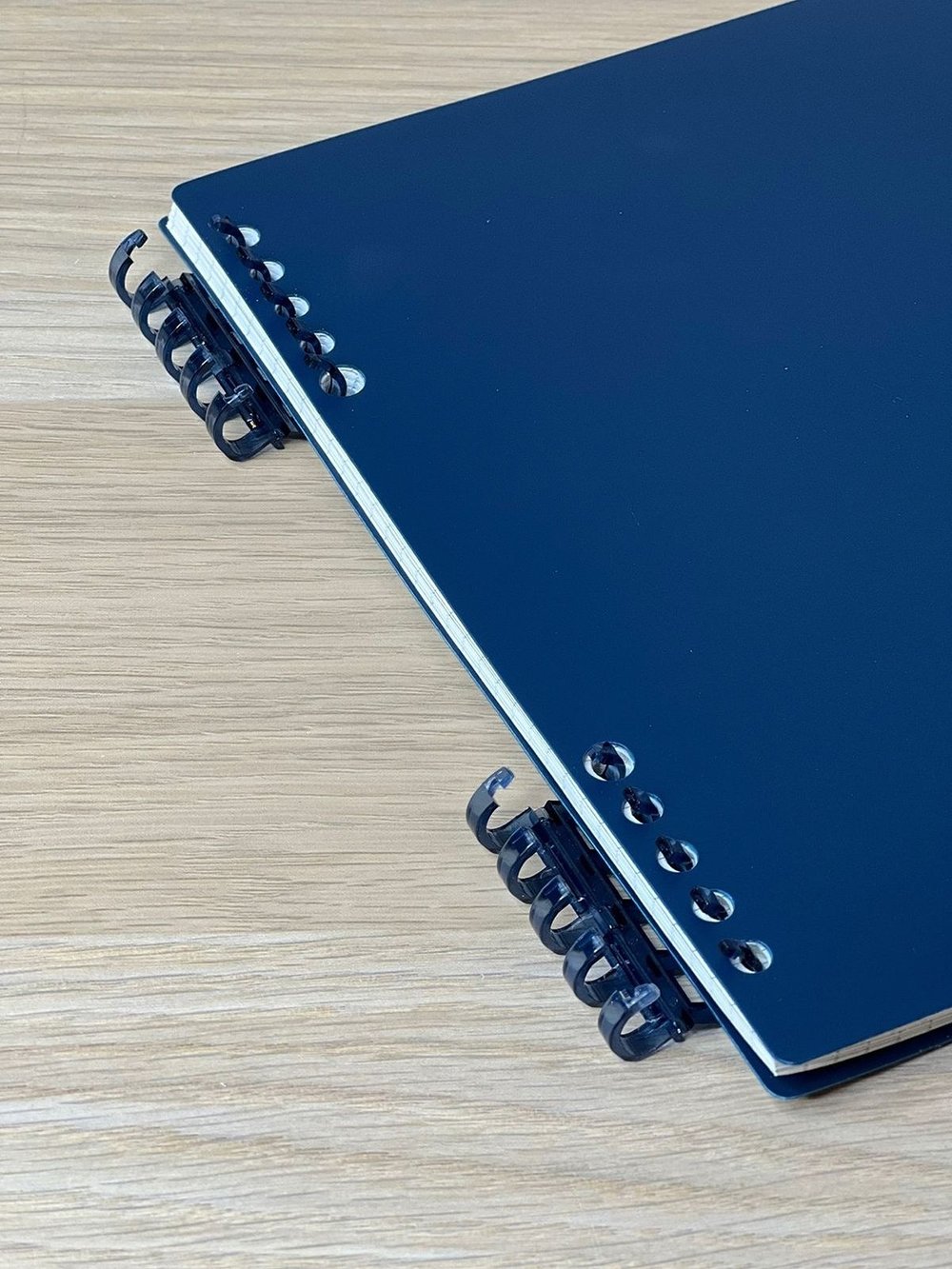 Блокнот квадратный в клетку 60л 195х210 мм т.синий (8808-019)