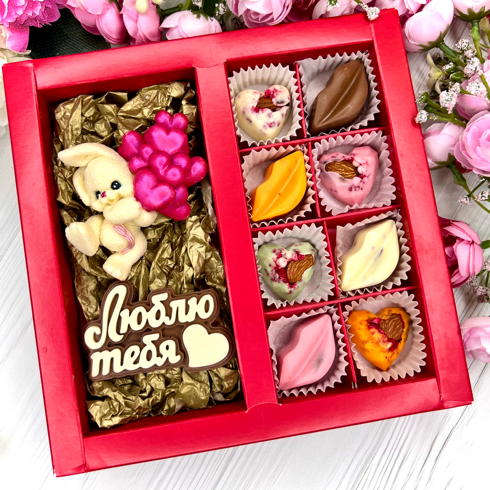 Шоколадный подарок "Люблю тебя": Зайчик с шариками, шоколадка-надпись и 8 конфет ручной работы