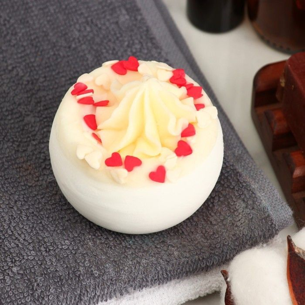 Бомбочка для ванны Пралине с маслом ши и ароматом клубники со сливками - 150 гр.