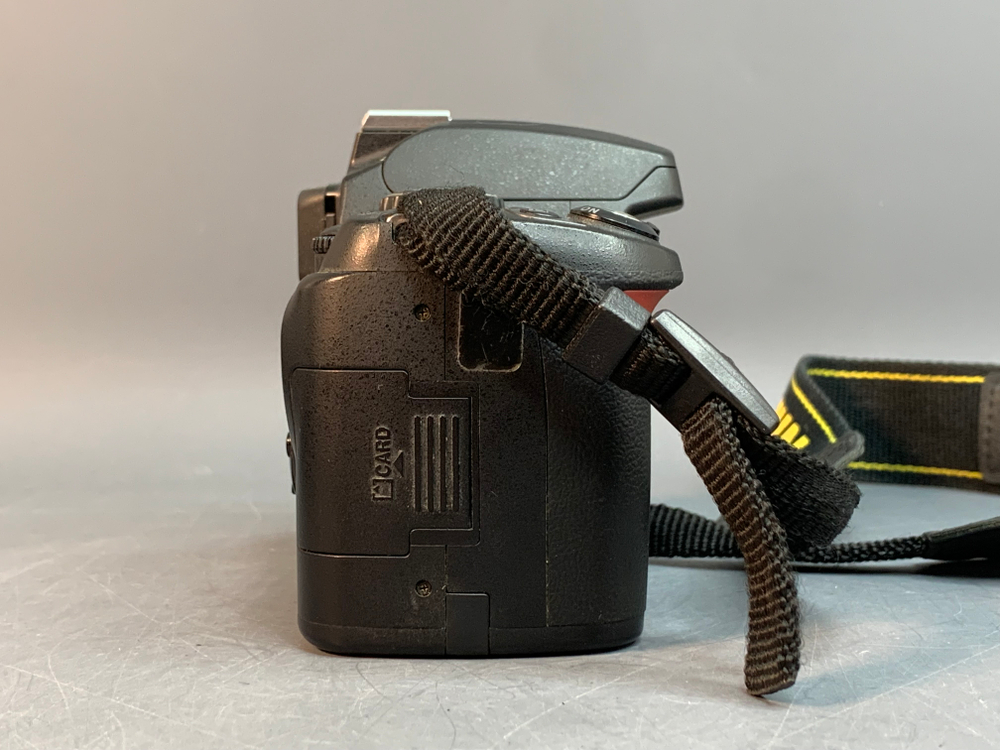Nikon D40 kit 18-55mm 3.5-5.6G II ED 28.000 кадров