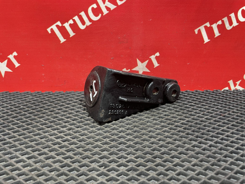 Кронштейн радиатора левый 2023г