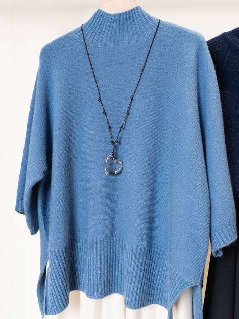 серебристый