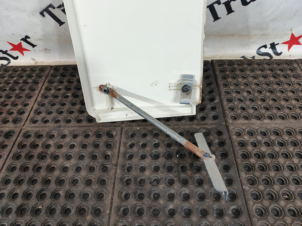 Спойлер кабины боковой левый 2018г.