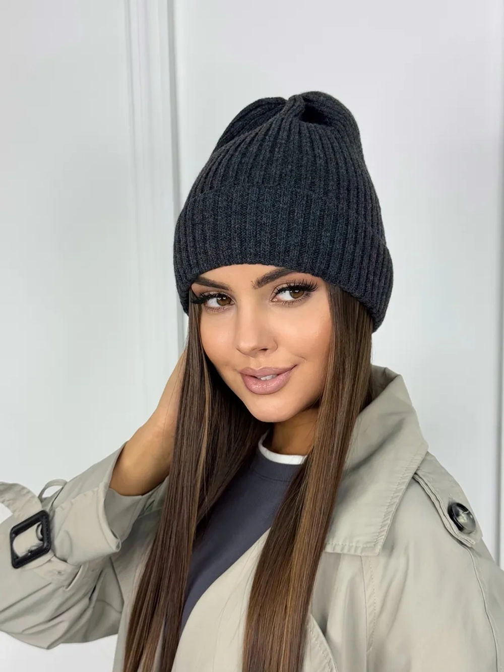 Шапка бини осенняя с отворотом теплая