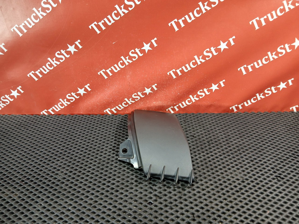 Накладка лобового стекла левая